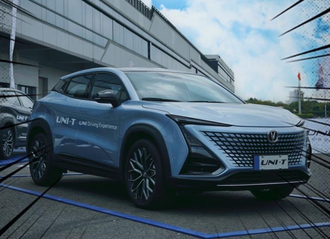 试驾2022款UNI-T 把SUV开上赛道是种什么体验?