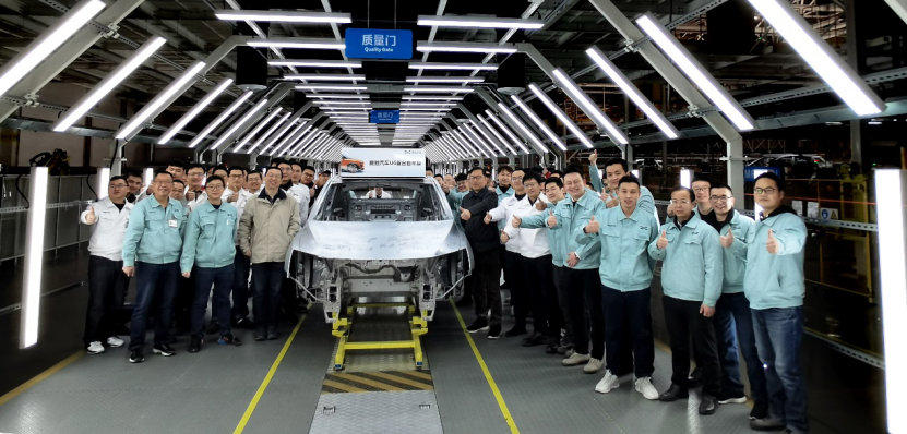 【新闻稿】爱驰U6首台白车身下线 智能纯电轿跑SUV更近一步119.png