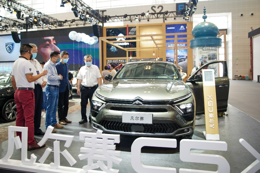 【新闻稿】凡尔赛C5 X首批交付进行中 全系车型、超凡政策 国庆购车正当时303.png