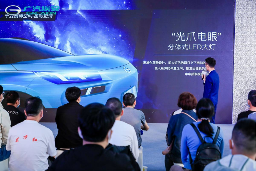【新闻稿】“无声的轰鸣”抵达深圳 “蒙眼挑战”技惊全民智能车驾驶训练营334.png